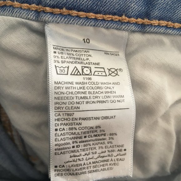Old Navy Skinny Jeans - Picture 2 of 4